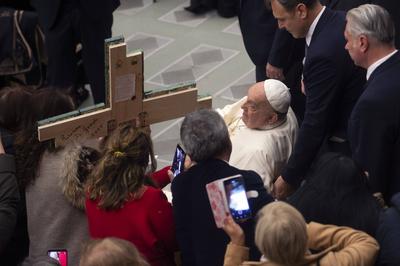 ITALY - REL -  POPE FRANCIS DURING A MEETING WITH THE CATHOLIC UNION OF TEACHERS, MANAGERS, EDUCATORS,TRAINERS (UCIIM)-THE ITALIAN ASSOCIATION OF CATHOLIC TEACHERS (AGESC), AT PAUL VI HALL IN THE VATICAN - 2025/01/4-stock-foto