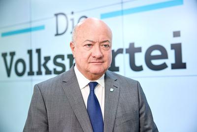  Wien 10.07.2023 - Heute am Vormittag gab der ÖVP Generealsekretär Christian Stocker in der Parteizentrale in der Licht-stock-foto