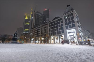 Der verschneite Goetheplatz in Frankfurt am Main-stock-foto