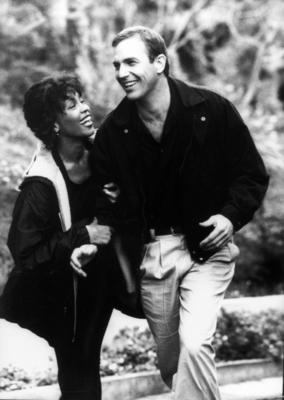 Bildnummer: 57065340  Datum: 01.06.1994  Copyright: imago/teutopressWhitney Houston und Kevin Costner in Bodyguard 06/94 teu Whitney Houston und Kevin Costner in Bodyguard , 1992 USA Amerika Amerikanerin amerikanische Frau TV Fernsehen Schauspiel Musik Gesang Musikerin Pop Soul R n B R&B S?ngerin Schauspielerin Mann Amerikaner amerikanischer Schauspieler Regisseur us american female singer actres actor Szenenfoto Szene Standfoto Still hoch halb drau?en l?chelnd sw Kultur Entertainment People Musik xcb x0x 1994 hoch premiumd  57065340 Date 01 06 1994 Copyright Imago  Whitney Houston and Kevin Costner in Bodyguard 06 94 TEU Whitney Houston and Kevin Costner in Bodyguard 1992 USA America American woman American Woman TV Television Acting Music Singing Musician Pop Soul r n B R Singer Actress Man Americans American Actor Director U.S. American Female Singer  Actor Scene photo Scene  quiet vertical half outside smiling black and white Culture Entertainment Celebrities Music  x0x 1994 vertical premiumd-stock-photo