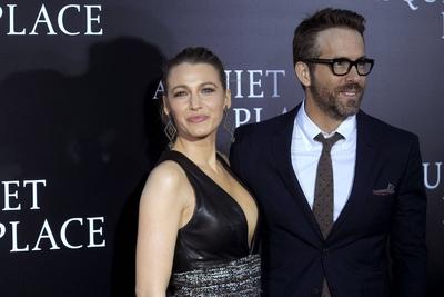 Blake Lively mit Gatte Ryan Reynolds bei der Premiere des Kinofilms A Quiet Place im AMC Lincoln Squ-stock-photo