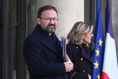 First Council of Ministers of the Francois Bayrou administration, at the Elysee Palace.-stock-foto