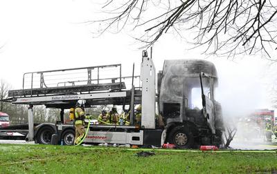 Brand eines  Autotransporters.-stock-photo