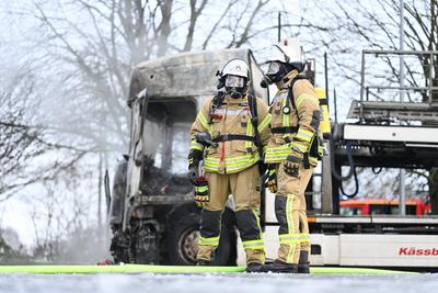 Brand eines  Autotransporters.-stock-photo