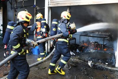 ZHANGJIAKOU, CHINA - JANUARY 04: Firefighters work at the site of a fire broke out at a marketplace on January 4, 2025 i-stock-foto