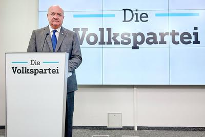  Wien 10.07.2023 - Heute am Vormittag gab der ÖVP Generealsekretär Christian Stocker in der Parteizentrale in der Licht-stock-foto