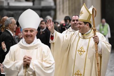 ITALY -  POPE FRQANCIS PARTICIPATES IN THE EPISCOPAL ORDINATION OF THE VICEGERENT OF THE DIOCESE OD ROME AND AUXILIARY OF THE SOUTHERN SECTOR , MONSIGNOR RENATO ATRTELLI BACCARI , IN THE ST JOHN LATERAN'S BASILICA IN ROME  - 2025/1/14-stock-foto