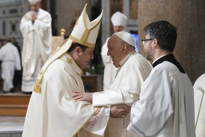 ITALY -  POPE FRQANCIS PARTICIPATES IN THE EPISCOPAL ORDINATION OF THE VICEGERENT OF THE DIOCESE OD ROME AND AUXILIARY OF THE SOUTHERN SECTOR , MONSIGNOR RENATO ATRTELLI BACCARI , IN THE ST JOHN LATERAN'S BASILICA IN ROME  - 2025/1/14-stock-foto