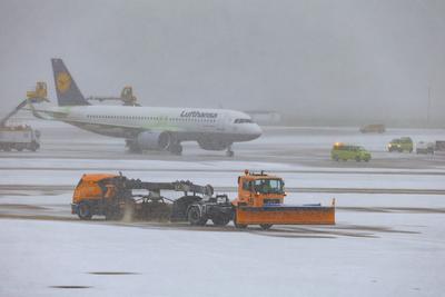 Schneefront erreicht Hannover,-stock-foto