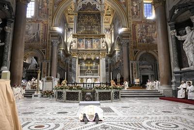 ITALY -  POPE FRQANCIS PARTICIPATES IN THE EPISCOPAL ORDINATION OF THE VICEGERENT OF THE DIOCESE OD ROME AND AUXILIARY OF THE SOUTHERN SECTOR , MONSIGNOR RENATO ATRTELLI BACCARI , IN THE ST JOHN LATERAN'S BASILICA IN ROME  - 2025/1/14-stock-foto