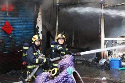ZHANGJIAKOU, CHINA - JANUARY 04: Firefighters work at the site of a fire broke out at a marketplace on January 4, 2025 i-stock-foto