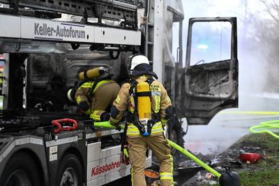 Brand eines  Autotransporters.-stock-photo