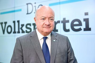  Wien 10.07.2023 - Heute am Vormittag gab der ÖVP Generealsekretär Christian Stocker in der Parteizentrale in der Licht-stock-foto