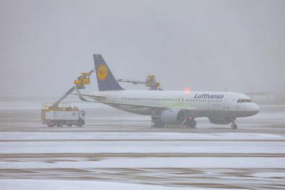 Schneefront erreicht Hannover,-stock-foto