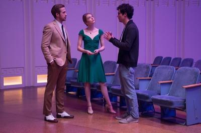 La La Land (2016) - filmstill La La Land (2016) Behind the scenes photo of Ryan Gosling, Emma Stone & Damien Chazelle --stock-photo
