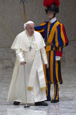 ITALY - REL -  POPE FRANCIS DURING A MEETING WITH THE CATHOLIC UNION OF TEACHERS, MANAGERS, EDUCATORS,TRAINERS (UCIIM)-THE ITALIAN ASSOCIATION OF CATHOLIC TEACHERS (AGESC), AT PAUL VI HALL IN THE VATICAN - 2025/01/4-stock-foto
