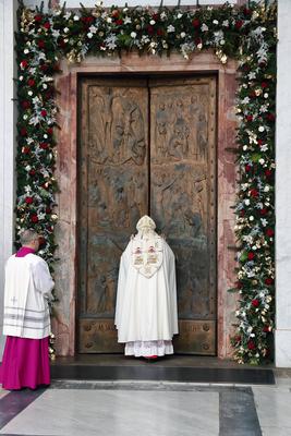 ITALY -  CARDINAL JAMES MICHAEL HARVEY OPENS THE HOLY DOOR OF THE BAILICA OF SAINT PAUL OUTSIDE THE WALLS , FOR THE JUBILEE, IN ROME  - 2025/1/5-stock-photo