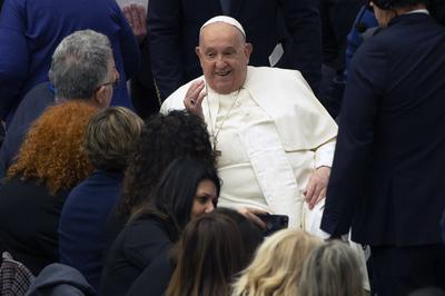 ITALY - REL -  POPE FRANCIS DURING A MEETING WITH THE CATHOLIC UNION OF TEACHERS, MANAGERS, EDUCATORS,TRAINERS (UCIIM)-THE ITALIAN ASSOCIATION OF CATHOLIC TEACHERS (AGESC), AT PAUL VI HALL IN THE VATICAN - 2025/01/4-stock-foto