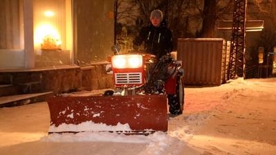 Wintereinbruch sorgt f?r Verkehrsbehinderungen und Unf?llen ? Bis zu 10 cm Neuschnee am Freitag-stock-foto
