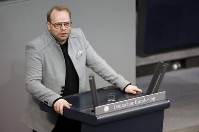Helge Lindh in der 97. Sitzung des Deutschen Bundestages im Reichstagsgebäude. Berlin, 20.04.2023 *** Helge Lindh in the-stock-foto
