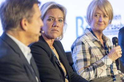 (Vlnr.) Christoph Schneider, Amazon Digital Germany, Christine Strobl, ARD - Programmdirektorin, Insa Sjurts, Berufliche-stock-foto