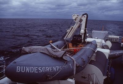 K?stenwache - Beiboot Bundesgrenzschutz - 07/96 her Schifffahrt Schiff Boot Wasser Meer quer Logo Bundesgrenzschutz-stock-foto
