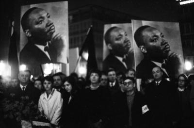 IMAGO History, U.S. B?rgerrechtsbewegung: 1954-1968 Trauer und Protest um Martin Luther King 1968 DEU, Deutschland, Bonn-stock-photo