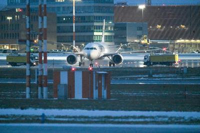 Eisregen am Stuttgarter Flughafen-stock-foto