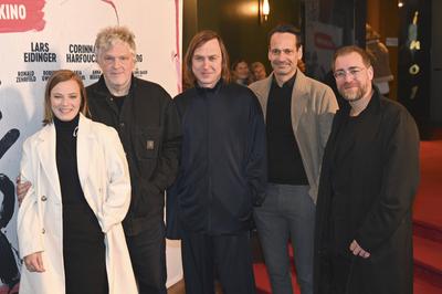 Saskia Rosendahl, Matthias Glasner, Lars Eidinger, Ulf Israel und Jan Kr?ger bei der Premiere des Kinofilms Sterben im R-stock-photo