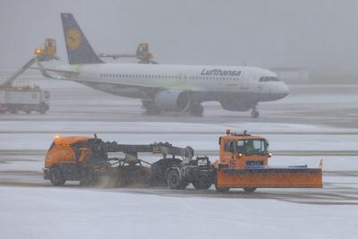 Schneefront erreicht Hannover,-stock-foto