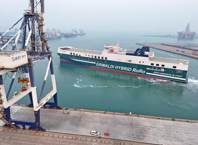 World's Largest Cargoes ro-ro Ship-stock-foto