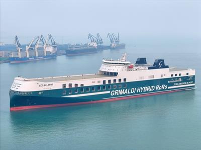 World's Largest Cargoes ro-ro Ship-stock-foto