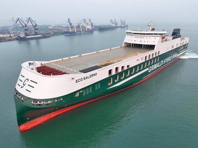 World's Largest Cargoes ro-ro Ship-stock-foto