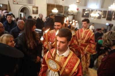 Greek Orthodox Patriarch of Jerusalem Theophilos III enters the Basilica of the Nativity within the shared Nativity Church-stock-foto