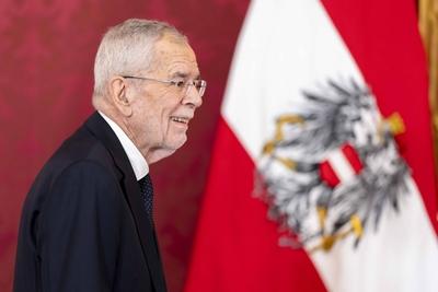 VAN DER BELLEN statement after talks with KICKL-stock-foto