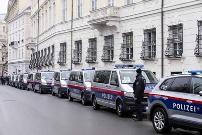 HERBERT KICKL arriving at Hofburg-stock-foto