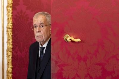 VAN DER BELLEN statement after talks with KICKL-stock-foto
