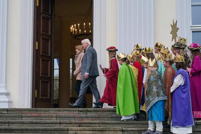 Bundespraesident Steinmeier empfaengt Sternsinger-stock-photo