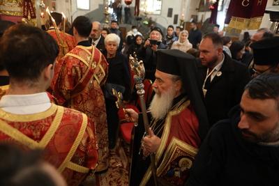 Greek Orthodox Patriarch of Jerusalem Theophilos III enters the Basilica of the Nativity within the shared Nativity Church-stock-foto