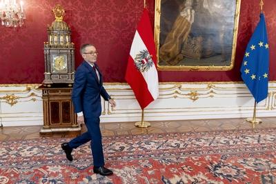 HERBERT KICKL leaving the Hofburg-stock-foto