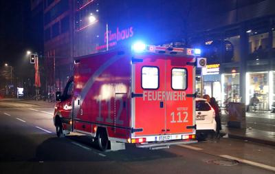 GER, Polizei und Feuerwehr in dr Nacht Silvester - Neuhjahr im Einsatz / 01.01.2020, Potsdamer-Platz, Berlin, GER, Poli-stock-foto