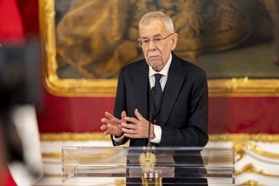 VAN DER BELLEN statement after talks with KICKL-stock-foto