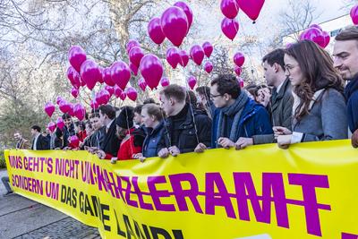 Dreik?nigstreffen 2025 der FDP in Stuttgart. Due Nachwuchsorganisation Junge Liberale lie?en vor dem Opernhaus Luftballo-stock-foto