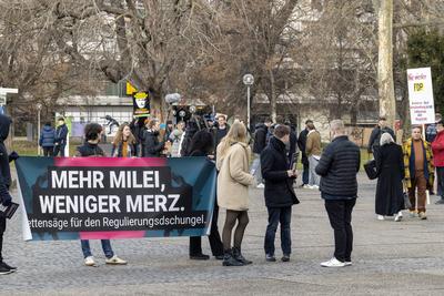 Dreik?nigstreffen 2025 der FDP in Stuttgart. Vor dem Opernhaus kam es zu vereinzelten kleineren Demonstrationen und Prot-stock-foto