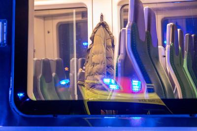Citybahn kollidiert mit PKW am Bahn?bergang ? Wie durch ein Wunder keine Verletzten.-stock-foto