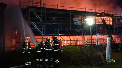 Vollbrand eines Schulgeb?udes in Hamburg-Lohbr?gge-stock-foto