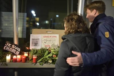 Solidarit?tskundgebung vor der franz?sischen Botschaft in Berlin f?r die Toten beim Anschlag auf Cha-stock-foto