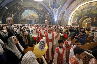 Coptic Orthodox Christians attend Christmas Eve mass in Cairo, Egypt-stock-foto