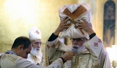 Coptic Orthodox Christians attend Christmas Eve mass in Cairo, Egypt-stock-foto