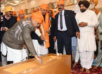 Bihar CM Nitish Kumar Pays Obeisance At Harimandir Jee Patna Saheb Gurudwara On Occasion Of Guru Govind Singh Prakash Parv-stock-foto